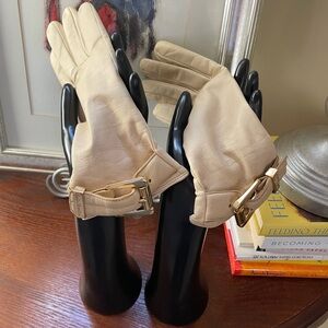 MK- Elegant Cream Leather Gloves -EUC